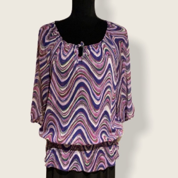 💜 SALE 2/$15 💜 Purple Wavy Blouse!!! - Picture 3 of 9